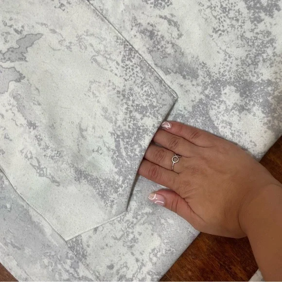 Cabela’s White and Grey Hoodie Size Large - Picture 7 of 9